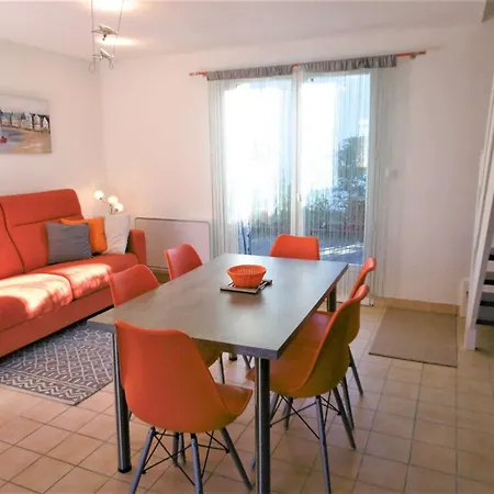 Maisonnette Jikel à 50 M De La *